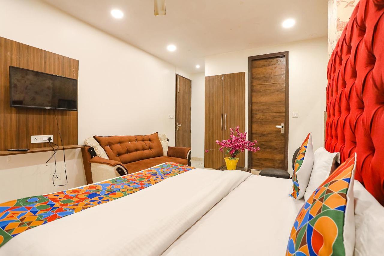 Fabhotel Royal Galaxy I Near Yashobhoomi Convention Centre Hotel